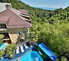 Трёхместный номер с видом на море и дендрарий в Delsochi