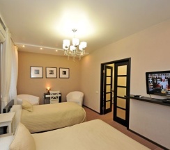 «Полулюкс Семейный» 5-ти местный, (№204) в MotoStop