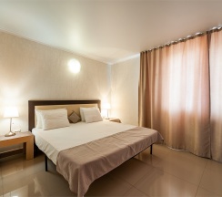 Двухкомнатный номер на трех-четырех гостей с видом во двор (корпус К) в Оптимист