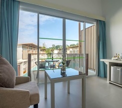 Номер Deluxe с видом на бассейн в The Briza Beach Resort Khaolak