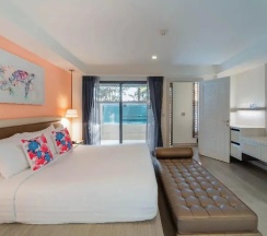 Вилла с балконом и рядом с пляжем в Springfield at Sea Resort & Spa
