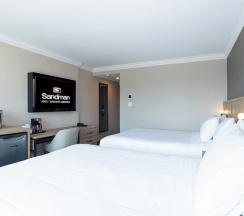 Четырёхместный номер Standard в Sandman Hotel Vancouver Downtown