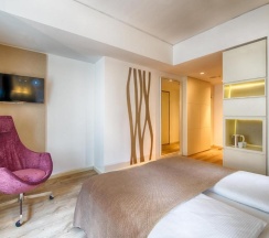 Двухместный номер Superior с балконом двуспальная кровать в Leonardo Hotel Berlin Mitte