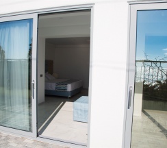 Улучшенный двухместный номер с 1 кроватью или 2 отдельными кроватями и видом на море в La familia