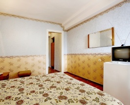 Двухместный номер в 9-этажном корпусе Улучшенный двуспальная кровать в Колхида