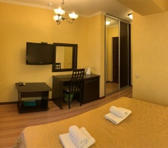 Двухместный номер с 1 кроватью или 2 отдельными кроватями и балконом во двор в Акс