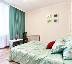 Четырёхместные апартаменты с балконом и с видом на город в Апартаменты Проспект Независимости 52