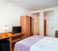 Двухместный номер Superior двуспальная кровать в Leonardo Hotel Salzburg City Center