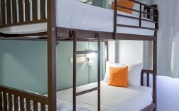 Кровать в общем номере в Asoke Montri Hostel