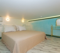 Двухуровневый номер в античном греческом стиле в Греческий Олимп