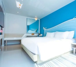 Двухместный номер Deluxe с балконом (двуспальная кровать) в Centara Sonrisa Residences & Suites Sriracha