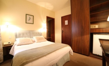Четырёхместный номер Standard Дуплекс в Europa Hotel
