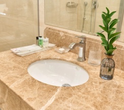 Двухместный полулюкс с красивым видом из окна двуспальная кровать в Kainar