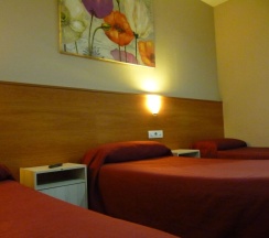 Четырёхместный номер Standard в Hostal Drassanes