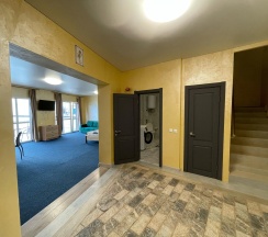 7-местные 2-комнатные апартаменты, 100 м², 3 этаж в Русское море