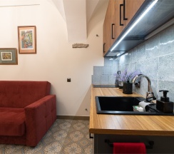 Семейные апартаменты с кухней-гостиной и отдельным входом в Двенадцать