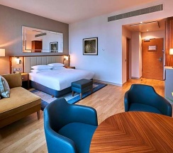 Двухместный номер Corner двуспальная кровать в Hilton Cologne