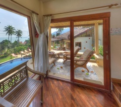 Двухместное бунгало с видом на бассейн двуспальная кровать в Khanom Hill Resort