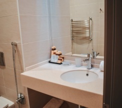 Двухместный люкс Business с балконом и с видом на море двуспальная кровать в Diana Palace