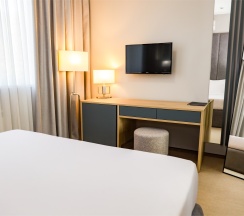 Делюкс с балконом и видом на море/горы (одна кровать 180 см, диван 120 см) 3* в Golden hills