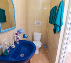 Номер эконом семейный с 1 односпальной и 1 двухъярусной кроватью в Лайнер