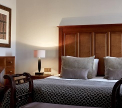 Семейный люкс с видом на море в Aphrodite Hills Hotel