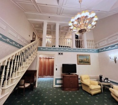 Двухэтажный номер в Taleon Imperial Hotel