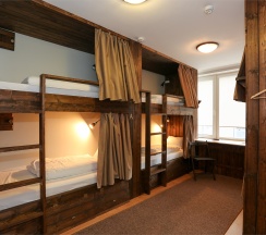 Кровать в шестиместном номере с ванной комнатой в Kdhostel