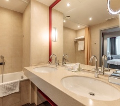Люкс в Ramada by Wyndham Yekaterinburg Hotel&Spa