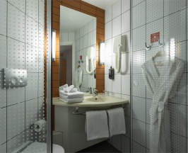 Номер Premium, вид на реку - с одной большой кроватью в Ибис Самара