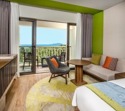 Двухместный номер High Floor Premium с видом на океан (двуспальная кровать) в Holiday Inn Resort Sanya Bay by IHG