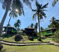 Двухместное бунгало с видом на море двуспальная кровать в Kinnaree Resort Koh Kood