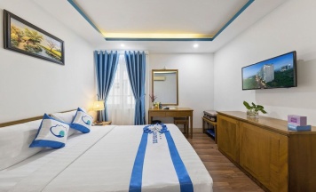 Двухместный номер Deluxe с балконом и с видом на город двуспальная кровать в Blue Pearl Hotel