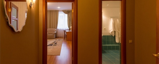 Люкс двухкомнатный с двуспальной кроватью в Дежавю