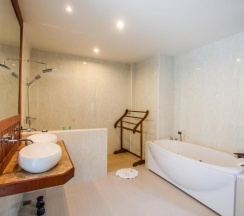 Вилла c 1 комнатой в Howard Johnson by Wyndham Phuket Naiyang