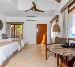 Номер Palapa с видом на океан в Shangri-la Caribe Beach Village Resort