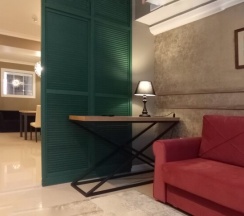Апартаменты со спальней, кухней и гостиной в Hoffman residence