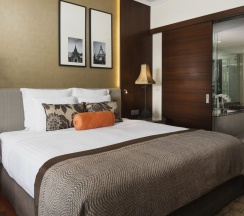 Двухместный номер Riverfront Deluxe с балконом двуспальная кровать в Anantara Riverside Bangkok Resort