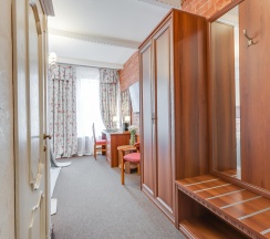 Номер полулюкс с 1 двуспальной кроватью в Rotas Hotels Group