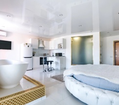 Апартаменты с балконом и с красивым видом из окна в BedAndRest