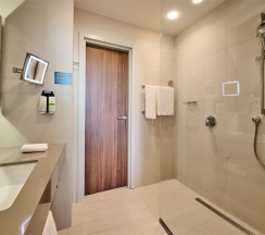 Номер Executive на клубном этаже, с видом на море – с двуспальной кроватью в Pullman Sochi Centre