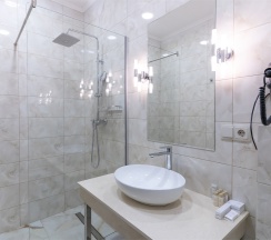 СУПЕРИОР ВЫСОКИЙ ЭТАЖ в Grand Yan Hotel