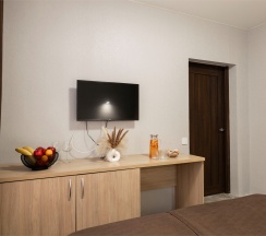 Четырёхместный номер "Делюкс" с балконом и красивым видом в Ростов