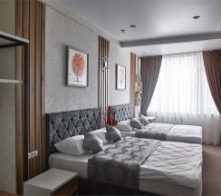 Номер с двумя двуспальными кроватями (4) в July hotel