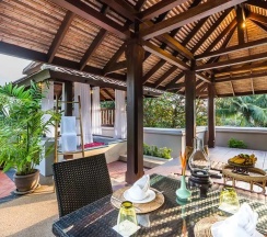 Двухместный люкс Royal с видом на море двуспальная кровать в Muang Samui Spa Resort