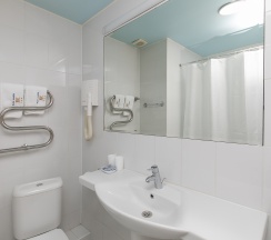 2-х местный номер повышенной комфортности с большой кроватью в Жемчуг