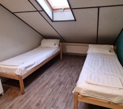 Номер эконом с 2 односпальными кроватями (мансарда) в Библиотека