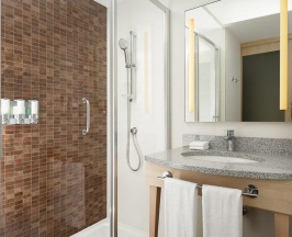 Номер стандарт семейный с 1 двуспальной кроватью в Hampton by hilton Krasnodar