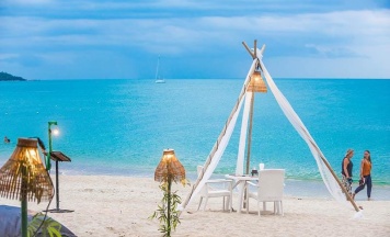 Вилла с балконом и с видом на бассейн в Samui Sense Beach Resort