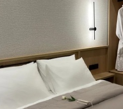 Двухместный номер Стандарт с балконом двуспальная кровать в Изумруд